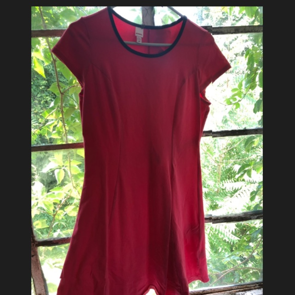Pink tennis dress with black collar